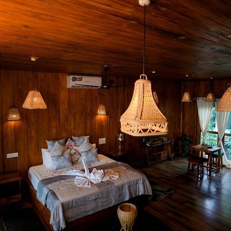 ורקלה Driftwood Beach Resort מראה חיצוני תמונה