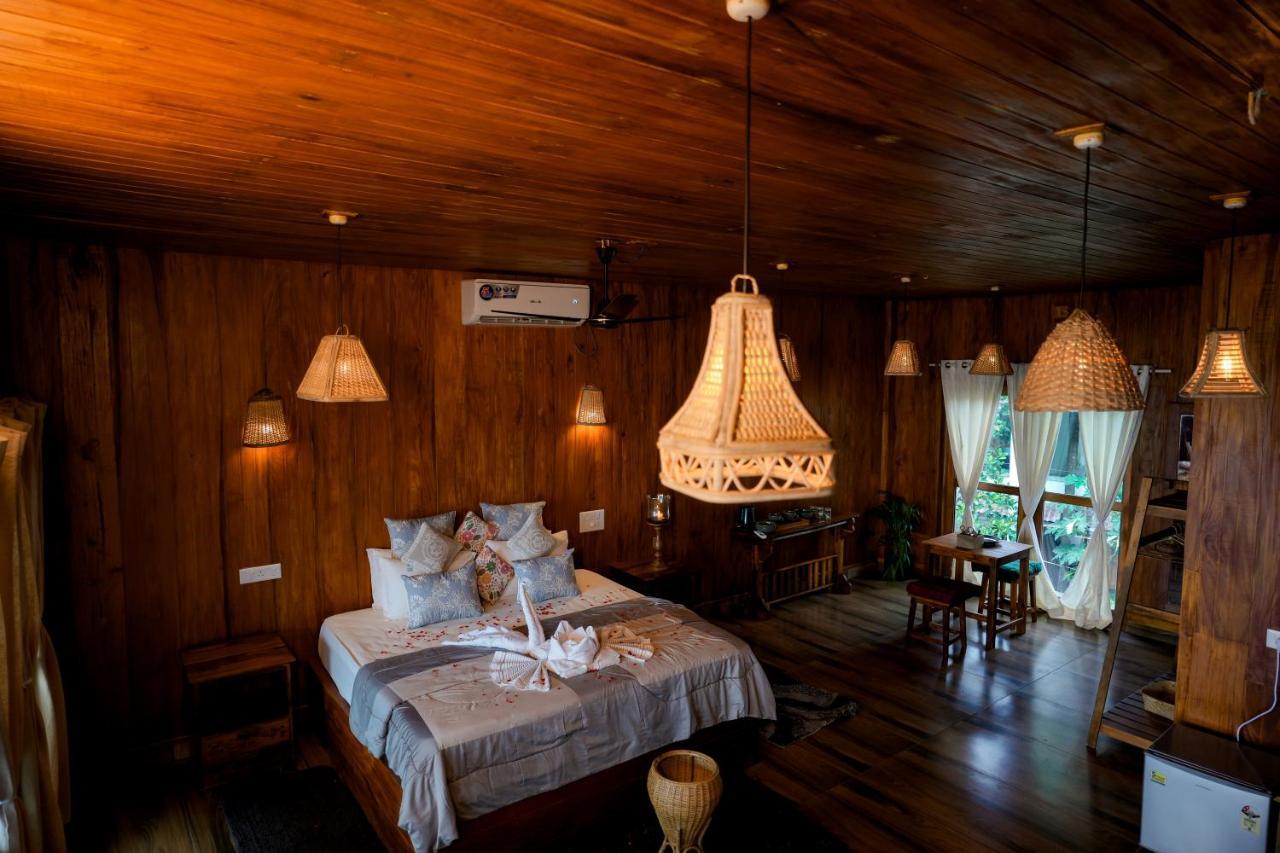 ורקלה Driftwood Beach Resort מראה חיצוני תמונה